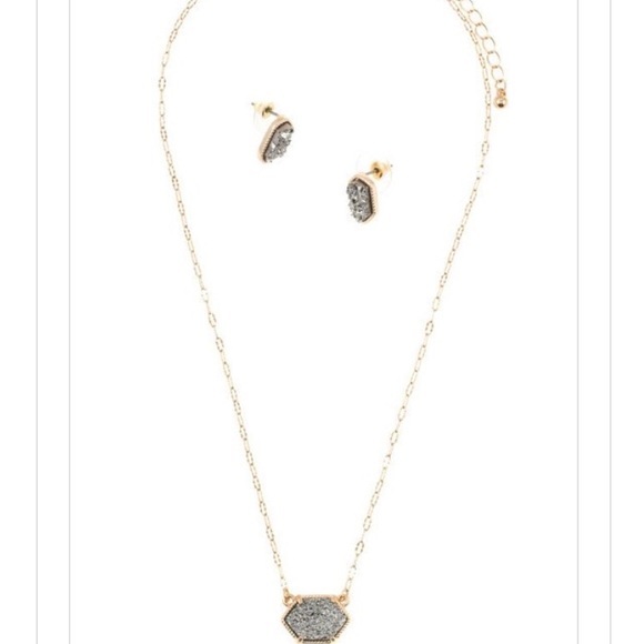 Lilah Necklace Set - Picture 2 of 2